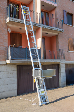 Montaggio piattaforma e puntello